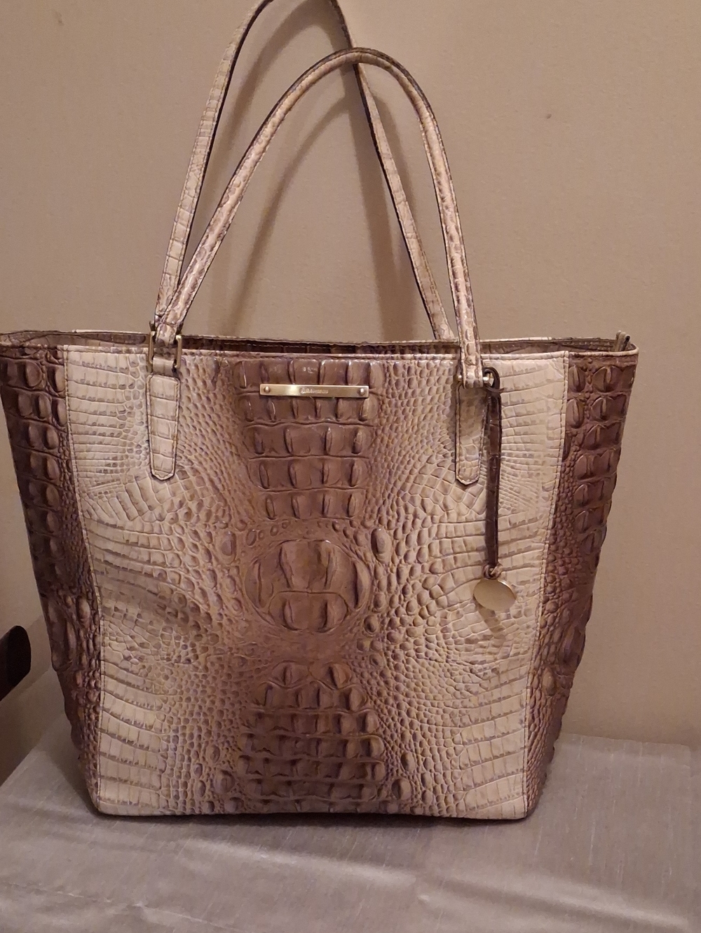 Brahmin Large Tote Croc-Embossed Leather.  Bag in Taupe Beige - Brand: